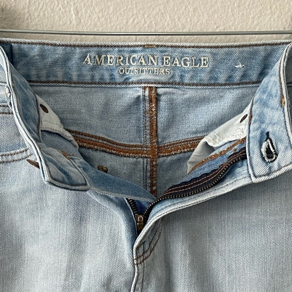 AMERICAN EAGLE Light Wash Distressed Blue Denim Mini Skirt Size 4 - Picture 2 of 8